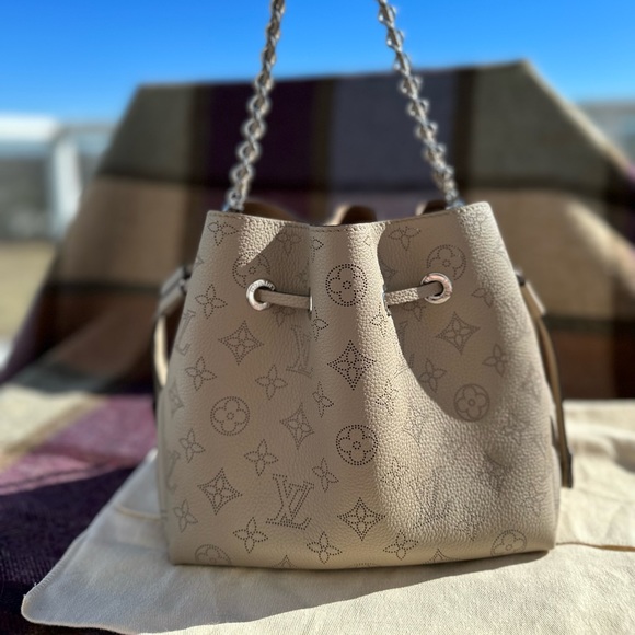 Louis Vuitton Bella Galet Gray bucket bag. EUC. - Picture 2 of 8
